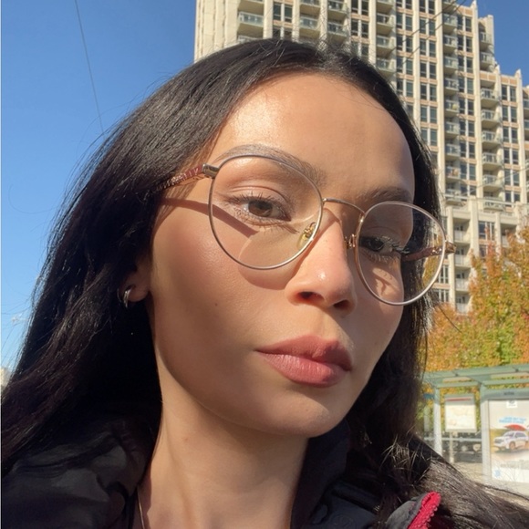 Meet your Posher, Leticia - Picture 1 of 1